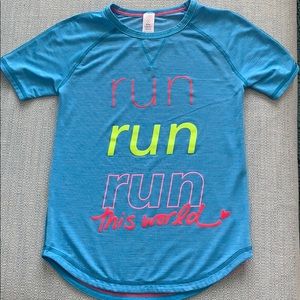 Ivivva light weight fitness t-shirt